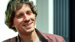 Bydgoszcz, 14.08.2019. Profesor Rafał Blechacz podczas zajęć w XI Paderewski Piano Academy - szkole letniej dla pianistów z orkiestrą symfoniczną w Bydgoszczy, 14 bm. Uczestnicy z różnych części świata biorą udział w próbach wybranych koncertów z Toruńską Orkiestrą Symfoniczną. Fot. PAP/T. Żmijewski