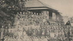 Jedna z wielu grup dzieci po odkarmieniu i ubraniu wysłana z Japonii do Ameryki w 1920 r. „Echo Dalekiego Wschodu” – publikacja Polskiego Komitetu Ratunkowego Dzieci Dalekiego Wschodu r. Źródło: CBN Polona