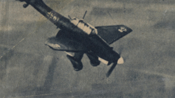 Samolot Junkers Ju-87 B w locie nurkowym przed zrzuceniem bomb. 1939 r. Fot. CAW