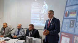 Dyrektor Oddziału IPN w Katowicach Andrzej Sznajder (P), historyk Oddziałowego Biura Badań Historycznych IPN w Katowicach Mirosław Węcki (2P), naczelnik Oddziałowego Biura Edukacji Narodowej IPN w Katowicach Ryszard Mozgol (2L) i naczelnik Oddziałowego Biura Upamiętniania Walk i Męczeństwa IPN w Katowicach Jan Kwaśniewicz (L) podczas konferencji prasowej nt. obchodów 100. rocznicy wybuchu I Powstania Śląskiego. Fot. PAP/A. Grygiel