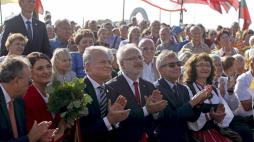 Prezydent Litwy Gitanas Nausėda (3L) i prezydent Łotwy Egils Levits (4L) podczas uroczystości z okazji 30. rocznicy Szlaku Bałtyckiego. Fot. PAP/EPA