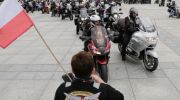 Uroczysty start XIX Motocyklowego Rajdu Katyńskiego pl. Piłsudskiego w Warszawie. Fot. PAP/W. Olkuśnik