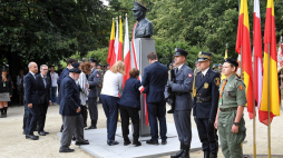 Uroczystość odsłonięcia pomnika gen. bryg. Zbigniewa Ścibor-Rylskiego ps. Motyl w warszawskim Parku im. Marszałka Edwarda Rydza-Śmigłego. Fot. PAP/R. Pietruszka
