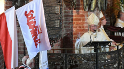 Metropolita gdański abp Sławoj Leszek Głódź celebruje mszę św. w Bazylice św. Brygidy w Gdańsku w 39. rocznicę podpisania Porozumień Sierpniowych. Fot. PAP/A. Warżawa