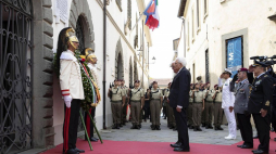 Prezydent Niemiec Frank Walter Steinmeier i prezydent Włoch Sergio Mattarella podczas uroczystości w 75. rocznicę niemieckiej zbrodni w Fivizzano. Fot. PAP/EPA