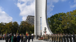 Obchody 80. rocznicy powstania Polskiego Państwa Podziemnego przy Pomniku Armii Krajowej i Polskiego Państwa Podziemnego w Warszawie. Fot. PAP/P. Nowak