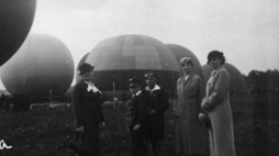 Warszawa 13.09.1936. Pole Mokotowskie, zawody balonowe o Puchar Gordona Bennetta (Międzynarodowe Zawody Balonów Wolnych). Fot. PAP/Archiwum M. Leśniewski