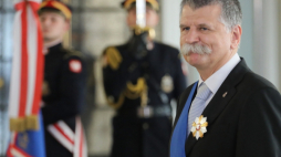 Warszawa, 18.09.2019. Odznaczony Krzyżem Wielkiego Orderu Zasługi Rzeczypospolitej Polskiej przewodniczący Zgromadzenia Narodowego Węgier Laszlo Koever, 18 bm. w sali Kolumnowej Sejmu w Warszawie. Fot. PAP/P. Supernak