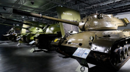 Ekspozycja w nowej siedzibie Muzeum Broni Pancernej w Poznaniu, oddziale Muzeum Wojska Polskiego. Fot. PAP/J. Kaczmarczyk