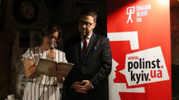 Ambasador RP na Ukrainie Bartosz Cichocki podczas akcji Narodowe Czytanie 2019 w Kijowie. Fot. Michał Szukała 