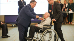 Pałac Prezydencki | Uroczystość wręczenia odznaczeń państwowych za zasługi dla niepodległości Polski. Odznaczenia wręczył minister Andrzej Dera. Źródło: www.prezydent.pl