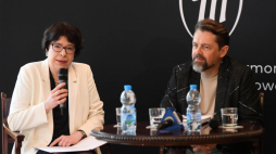 Dyrektor Artystyczny Filharmonii Narodowej od sezonu 2019/2020 Andrzej Boreyko (P) oraz podsekretarz Stanu w Ministerstwie Kultury i Dziedzictwa Narodowego Wanda Zwinogrodzka (L). Fot. PAP/R. Pietruszka