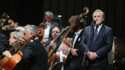 Wicepremier, minister kultury i dziedzictwa narodowego Piotr Gliński (P) wziął udział w inauguracji sezonu Filharmonii Łódzkiej im. Artura Rubinsteina. Fot. PAP/R. Zawistowski