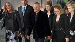 Gdynia, 21.09.2019. Reżyser Maciej Pieprzyca (C) z ekipą filmu "Ikar. Legenda Mietka Kosza". PAP/A. Warżawa
