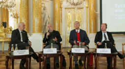 Debata "Jak opowiadać historię II wojny światowej?" w ramach międzynarodowej konferencji naukowej "Tych lat historia nie zapomni... Stosunki polsko-sowieckie w czasie II wojny światowej", zorganizowanej na Zamku Królewskim, w przeddzień 80. rocznicy agresji sowieckiej na Polskę. PAP/M. Marek