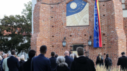Odsłonięcie zegara słonecznego na zabytkowej gotyckiej wieży najstarszej polskiej szkoły – LO im. marszałka Stanisława Małachowskiego w Płocku. Fot. PAP/P. Augustyniak