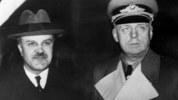 Wiaczesław Mołotow i Joachim von Ribbentrop. Berlin, listopad 1939 r. Źródło: NAC