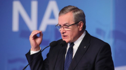 Łódź, 14.09.2019. Wicepremier, minister kultury i dziedzictwa narodowego Piotr Gliński podczas konwencji regionalnej partii, w Łodzi. Spotkanie poświęcone rodzinie i programom społecznym. Fot. PAP/R. Zawistowski