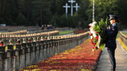 Palmiry, 14.09.2019. Obchody 80. rocznicy wybuchu II wojny światowej oraz pierwszych egzekucji w Palmirach, na cmentarzu-mauzoleum Palmiry, miejscu pamięci narodowej z grobami ponad 2 tys. Polaków zamordowanych przez Niemców w czasie II wojny światowej w latach 1939–1943. Fot. PAP/T. Gzell