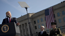Prezydent D. Trump podczas uroczystości upamiętniającej ofiary zamachu na WTC.  Fot. PAP/EPA