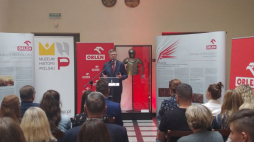 Robert Kostro, dyrektor MHP, podczas wernisażu wystawy  „Z dumą o przeszłości, z odwagą o przyszłości”. Źródło: MHP
