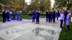 Odsłonięcie instalacji wrocławskiego artysty Tomasza Tomaszewskiego, upamiętniającej wyzwolenie Bredy przez 1. Dywizję Pancerną gen. Stanisława Maczka w 1944 r. w Bredzie. Fot. PAP/M. Kulczyński
