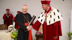 Kraków, 16.10.2019. Rektor ks. prof. Wojciech Zyzak oraz doktor honoris causa kard. Zenon Grocholewski podczas inauguracji roku akademickiego 2019/2020,  na Uniwersytecie Papieskim Jana Pawła II w Krakowie. PAP/Ł. Gągulski