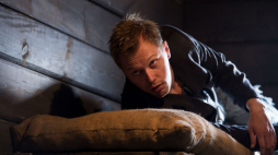 Philippe Tłokiński, odtwórca roli Gustawa/Altera. Fot. Jan Bogacz. Źródło: http://teatrtelewizji.vod.tvp.pl 