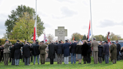 Weterani 1. Dywizji Pancernej podczas uroczystości na Polskim Honorowym Cmentarzu Wojskowym w Bredzie-Ettensebaan. 27.10.2019. Fot. PAP/L. Szymański