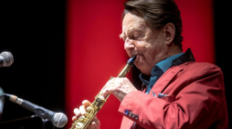 Toruń, 23.02.2019. Zbigniew Namysłowski – saksofon altowy podczas 19. edycji JAZZ Od Nowa Festival.  PAP/T. Żmijewski