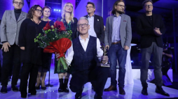 Warszawa, 06.10.2019. Laureat Literackiej Nagrody Nike za książkę reporterską "Nie ma" Mariusz Szczygieł, przewodniczący jury Marek Zaleski oraz nominowani do Nagrody Nike: Małgorzata Rejmer, Zyta Rudzka, Aleksander Kaczorowski w Bibliotece Uniwersytetu Warszawskiego.  PAP/T. Gzell