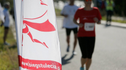 Bieg 100-lecia Polskiego Komitetu Olimpijskiego w Warszawie. Fot. PAP/L. Szymański
