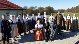 Pomnik hrabiny po odsłonięciu. Źródło: Gmina Hażlach