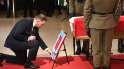 Prezydent Andrzej Duda podczas mszy pogrzebowej Kornela Morawieckiego w Katedrze Polowej Wojska Polskiego w Warszawie. Fot. PAP/R. Pietruszka