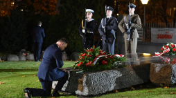 Prezydent Andrzej Duda złożył wieniec na grobie bł. ks. Jerzego Popiełuszki przed kościołem pw. św. Stanisława Kostki. Warszawa, 18.10.2019. Fot. PAP/R. Pietruszka