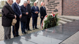 Katowice, 08.10.2019. Marszałek Senatu RP Stanisław Karczewski, senator Bronisław Korfanty, przewodniczący Komisji Zakładowej NSZZ „Solidarność” w Kopalni Węgla Kamiennego „Wujek” w Katowicach Jan Ludwiczak, wiceprezydent Katowic Mariusz Skiba i kandydat na senatora Marek Rudnicki. PAP/H. Bardo
