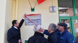 Uroczystość odsłonięcia tablicy upamiętniającej powstanie Wolnych Związków Zawodowych Pomorza Zachodniego w Gryfinie. Fot. PAP/M. Bielecki