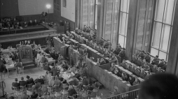 Posiedzenie Najwyższego Trybunału Narodowego w sali Muzeum Narodowego – pierwszy dzień rozprawy przeciwko niemieckim zbrodniarzom, członkom załogi niemieckiego obozu Auschwitz-Birkenau. Kraków, 24.11.1947. Fot. PAP/CAF