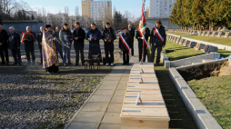 Ceremonia pogrzebowa szczątków 14 żołnierzy (jeńców) Armii Czerwonej na Cmentarzu Żołnierzy Radzieckich w Warszawie. 28.11.2019. Fot. PAP/R. Guz