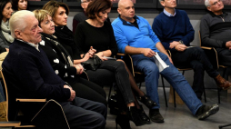 Ukrywana przez śp. Marię i Stanisława Dudków z Odrzykonia k. Krosna w czasie Holokaustu Cipora Reem-Beer (2L) uczestniczy w spotkaniu rodziny Ratujących z rodziną Ratowanych w Muzeum Polaków Ratujących Żydów podczas II wojny światowej im. Rodziny Ulmów w Markowej. Fot. PAP/D. Delmanowicz