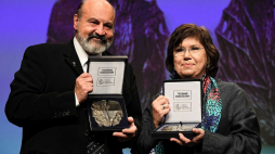 Prof. Barbara Engelking i ks. prof. Tomas Halik odebrali Medale Św. Jerzego. Fot. PAP/J. Bednarczyk
