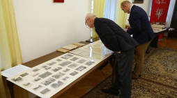 Ekspozycja przekazanych non profit przez córkę generała Teresę Hedę-Snopkiewicz do zasobu AAN oryginalnych rozkazów 3 Pułku Piechoty Legionów AK, fotografii partyzantów, materiałów Waldemara Szwieca ps. Robot zgromadzonych przez gen. Antoniego Hedę ps. Szary. Fot. PAP/R. Guz