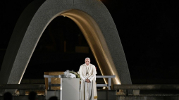 Papież Franciszek podczas spotkania w intencji pokoju w Hiroszimie. 24.11.2019. Fot. PAP/EPA