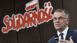 Gdańsk, 05.11.2019. Wiceminister kultury i dziedzictwa narodowego Jarosław Sellin podczas wręczenia powołań członkom Rady Instytutu Dziedzictwa Solidarności w historycznej sali BHP Stoczni Gdańskiej. PAP/A. Warżawa