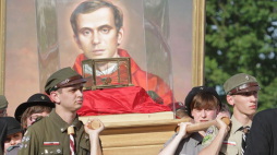 Procesja z relikwiami ks. Jerzego Popiełuszki przed Świątynia Opatrzności Bożej w Warszawie. 06.2010. Fot. PAP/B. Zborowski 