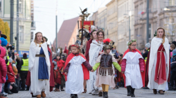 Uczestnicy uroczystych obchody imienin ulicy Święty Marcin w Poznaniu. Fot. PAP/J. Kaczmarczyk