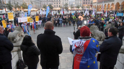 Pikieta Związku Nauczycielstwa Polskiego pod hasłem „8 kwietnia, pamiętamy!” w Krakowie. Fot. PAP/J. Bednarczyk