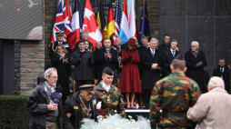 Belgia, Bastogne, 16.12.2019. Sekretarz obrony USA Mark Esper, prezydent RP Andrzej Duda, królowa Belgów Matylda, król Belgów Filip I, Wielki Książę Luksemburga Henryk, prezydent Niemiec Frank-Walter Steinmeier podczas uroczystości upamiętniającej 75. rocznicę rozpoczęcia Bitwy o Ardeny, w Muzeum Wojny w Bastogne w Belgii. PAP/L. Szymański