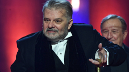 Warszawa, 02.12.2019. Aktor Krzysztof Globisz, wyróżniony nagrodą Splendora Splendorów im. Krzysztofa Zaleskiego, podczas 32. Gali Teatru Polskiego Radia. Fot. PAP/R. Pietruszka
