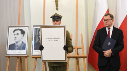 Warszawa, 03.12.2019. Prezes Instytutu Pamięci Narodowej Jarosław Szarek podczas uroczystości wręczenia not identyfikacyjnych członkom rodzin ofiar totalitaryzmu komunistycznego. PAP/R. Pietruszka